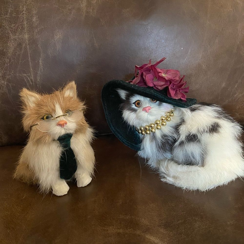 Set ofΒ 2 Vintage Rabbit Fur Cat Figures w/βHat, Necklace and Tie Boy & Girl 5x5"